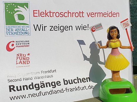 Foto von einem Plakat mit der Aufschrift "Elektroschrott vermeiden - wir zeigen wie!"